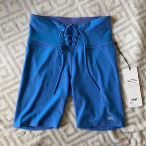 alo yoga iridescent biker shorts